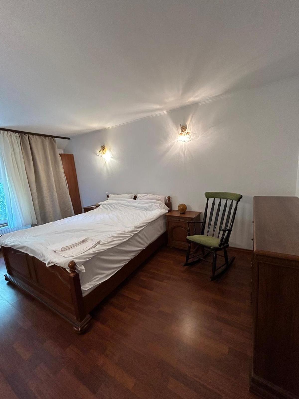 Vila De Inchiriat Aproape De Therme 발로테슈티 외부 사진