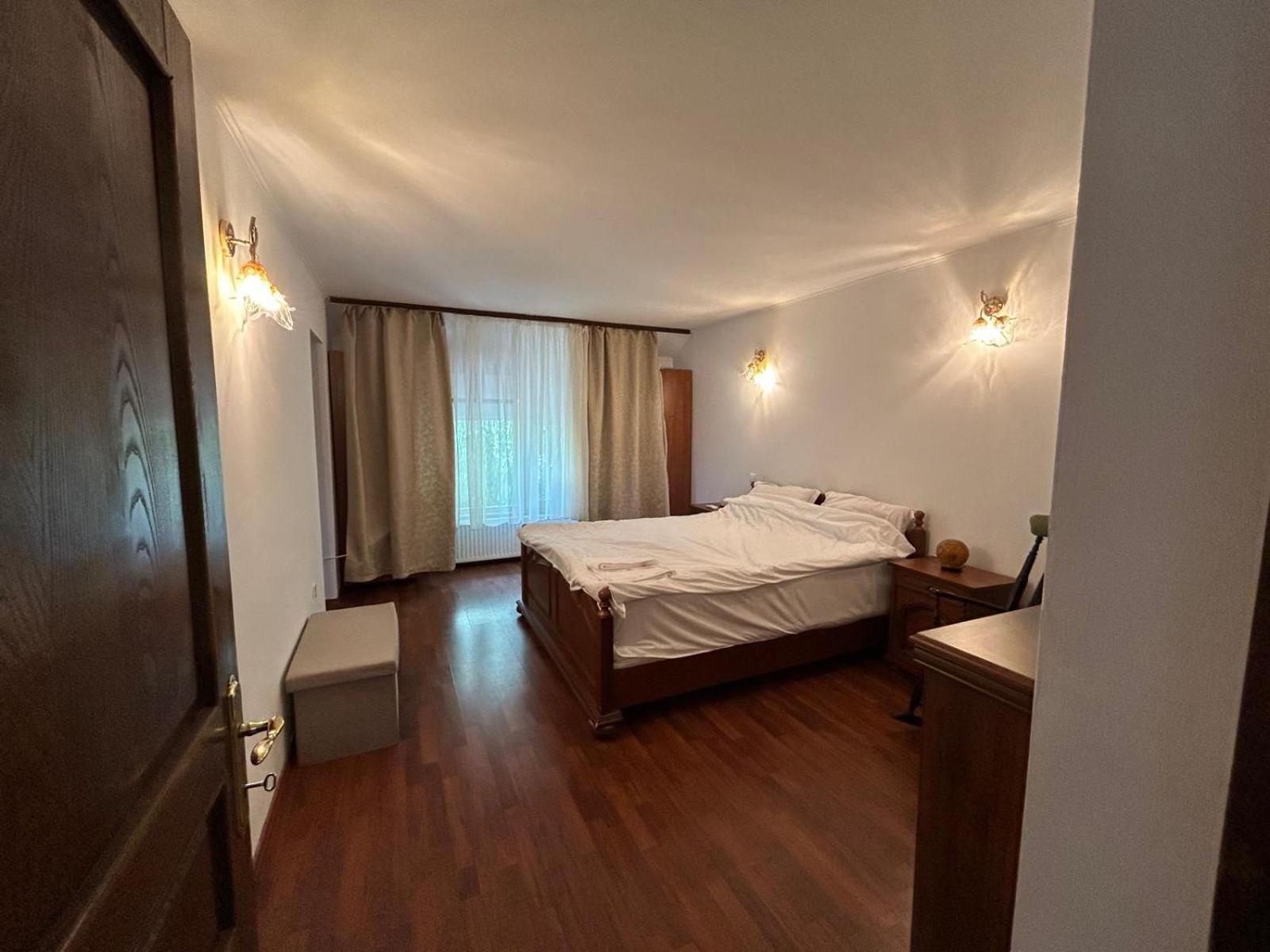 Vila De Inchiriat Aproape De Therme 발로테슈티 외부 사진