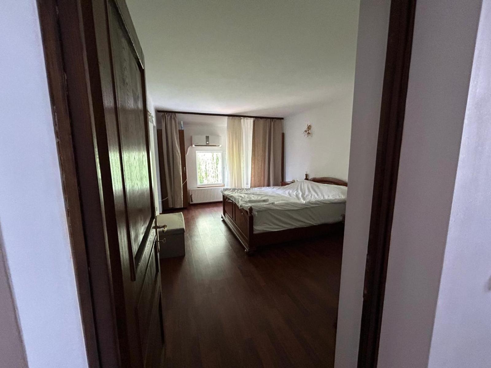 Vila De Inchiriat Aproape De Therme 발로테슈티 외부 사진