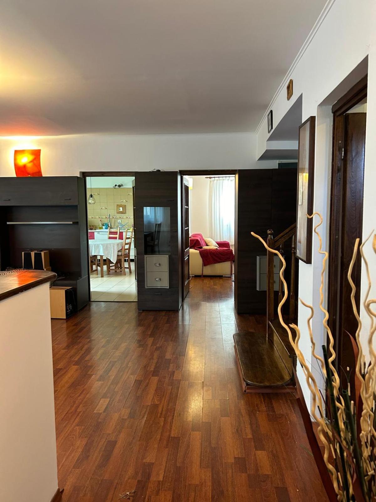 Vila De Inchiriat Aproape De Therme 발로테슈티 외부 사진