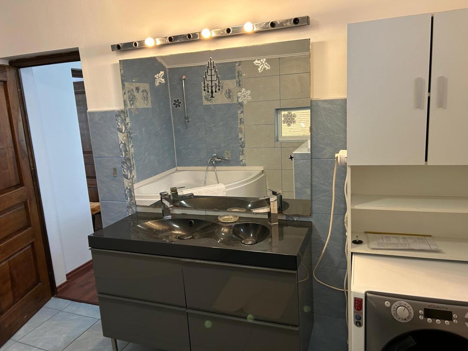 Vila De Inchiriat Aproape De Therme 발로테슈티 외부 사진